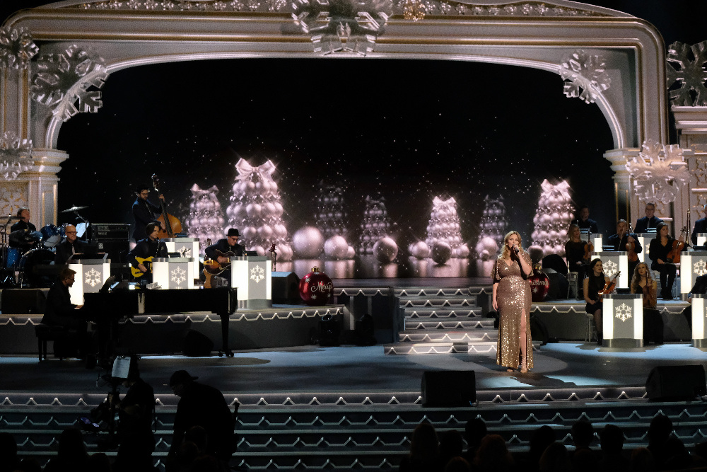 CMA COUNTRY CHRISTMAS - Multi-talented entertainer Jennifer Nettles returns to host “CMA Country Christmas,” as some of the most powerful and emotionally moving voices in music come together to celebrate the holidays. The popular holiday special airs on the ABC Television network on MONDAY, NOVEMBER 28 (8:00-10:01 p.m. EST). (ABC/Mark Levine) TRISHA YEARWOOD